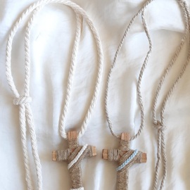 Cruces de comunión con cordón. Cruz de madera comunión personalizada