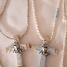Cruces de comunión con cordón. Cruz de madera comunión personalizada