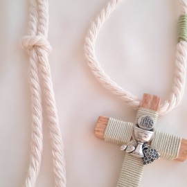 Cruces de comunión con cordón. Cruz de madera comunión personalizada