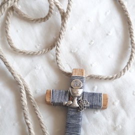 Cruces de comunión con cordón. Cruz de madera comunión personalizada
