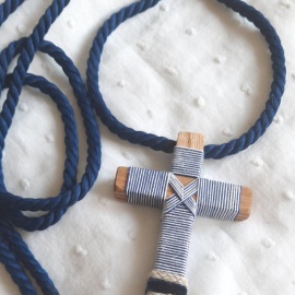 Cruces de comunión con cordón. Cruz de madera comunión personalizada