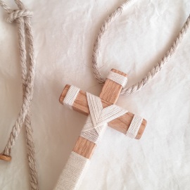Cruces de comunión con cordón. Cruz de madera comunión personalizada